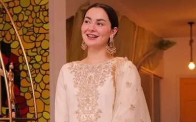 Hania Aamir Celebrates her Eight Anniversary in Showbiz with Gratitude