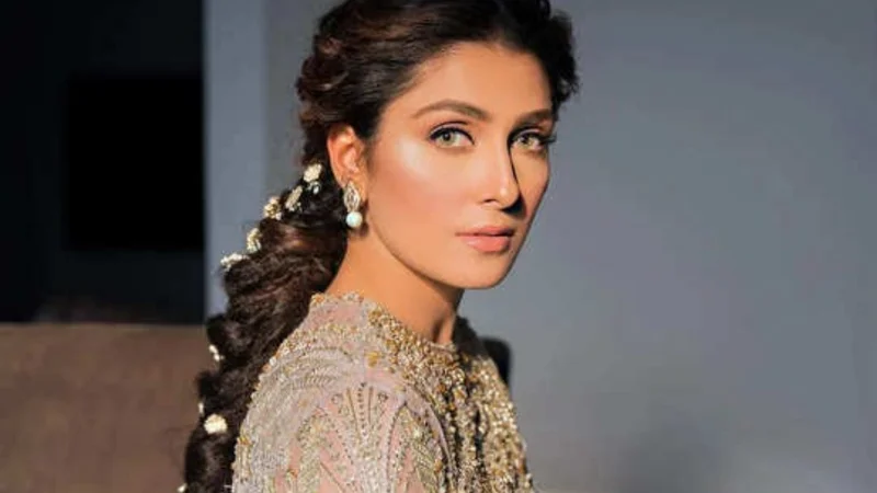 Ayeza Khan All Set for Her Film Debut? Actress Reveals