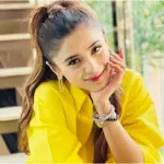 Aima Baig's Sizzling Photoshoot Sparks Social Media Buzz