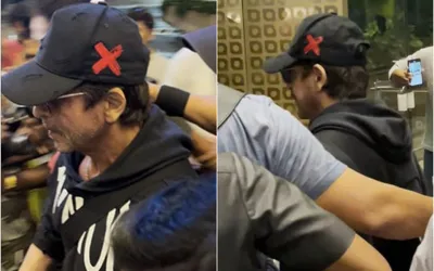 Shah Rukh Khan Nearly Falls Due to Dense Crowd: Watch