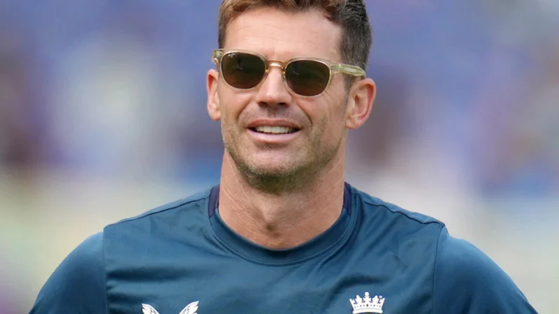England’s fast bowling coach to miss start of Pakistan tour