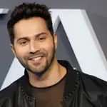 Elder woman shares how Varun Dhawan surprised her ill daughter at hospital