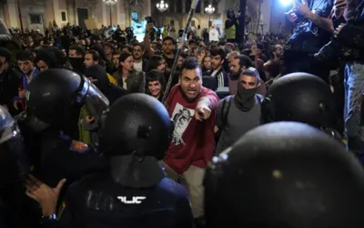 Nationwide protests in Spain over response to fatal flooding disaster