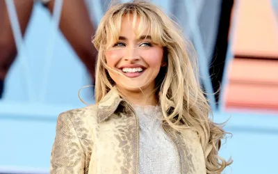 Sabrina Carpenter sparks online criticism with provocative concert performance