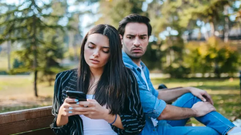 Red flags to watch for in relationships