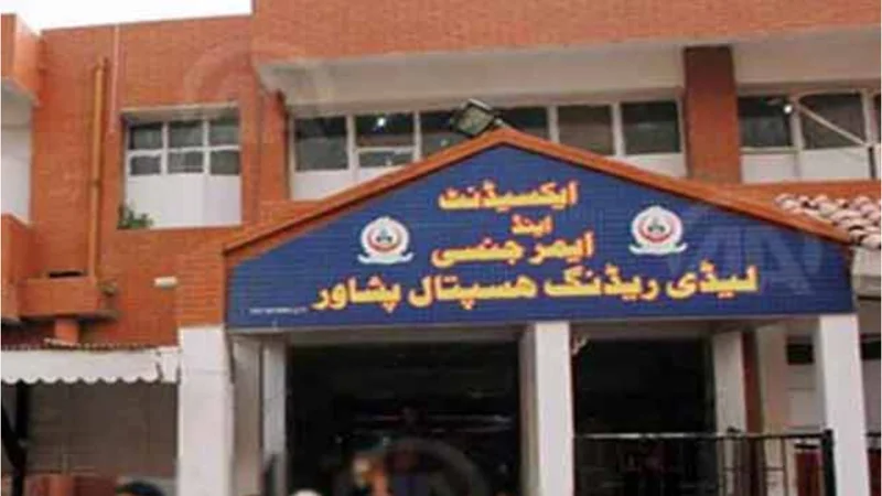 FIA busts gang selling govt hospital medicines in Peshawar