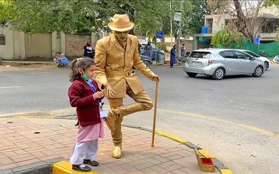 US Journalist Christina Goldbaum endangers lives of street performers in Pakistan