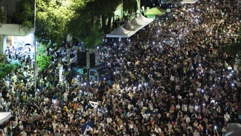 Thousands of resident’s protests outside Taiwan’s parliament