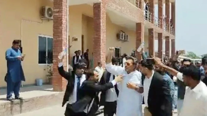 Police register FIR against PTI lawyers over assault on Khawar Maneka