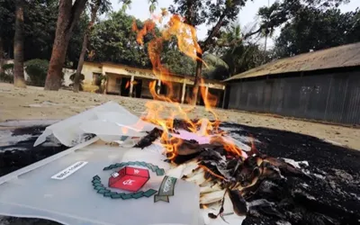 Crude bomb blast injures 3 at Bangladesh polling center