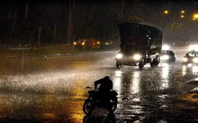 Heavy rain, thunderstorm hit parts of Karachi