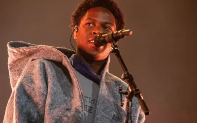 From billboard hits to live stages: Daniel Caesar’s epic tour is here
