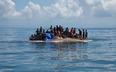 250 feared missing after boat carrying Rohingya refugees capsizes