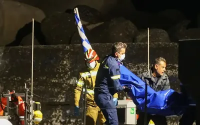 17 dead as migrant boat capsizes near Greece