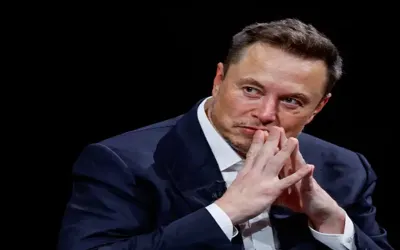 Elon Musk Becomes First Person Worth $700 Billion