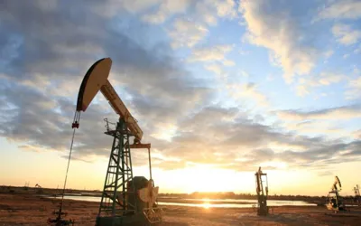 Oil rises as market weighs Venezuela supply risks