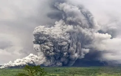 Volcanic eruption in Indonesia, 900 people rescued