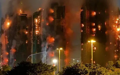 Massive fire breaks out in Hong Kong Apartment Complex, killed 13 people