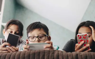 Limited screen time protects children’s mental health