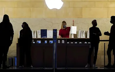 Apple cuts jobs across sales team