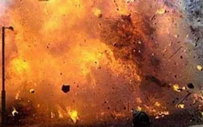 Four policemen injured in roadside blast in Peshawar