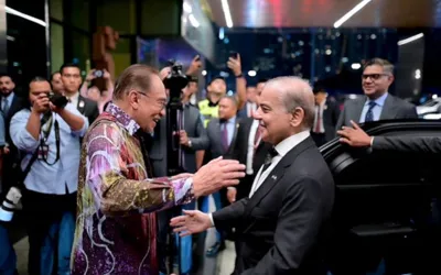 PM arrives in Malaysia on official visit