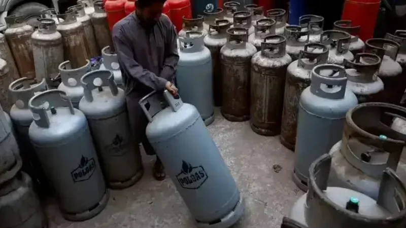 LPG becomes cheaper in Pakistan as OGRA announces new rates