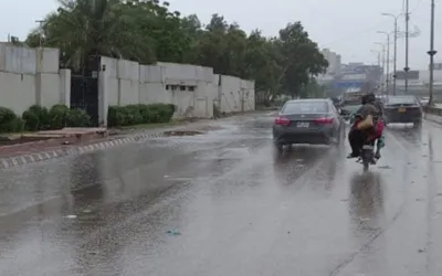 Rainy morning brings pleasant weather for Karachiites