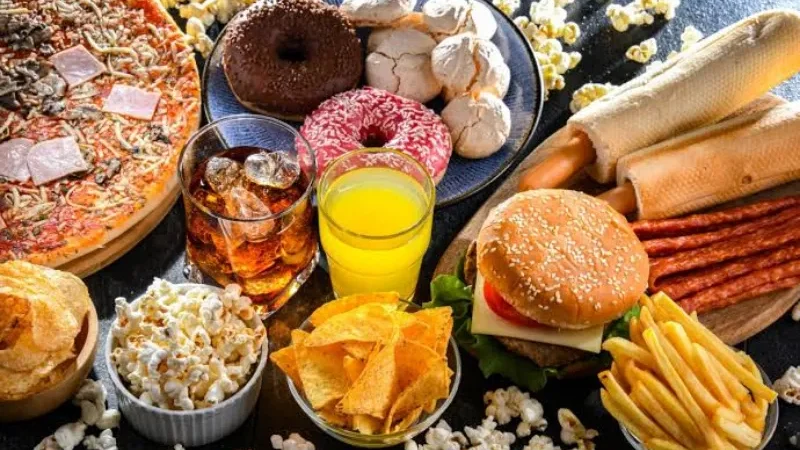 Experts warn against starting day with these foods - balanced breakfast, Flavored yogurt, Fruit-flavored drinks, Sugary cereals