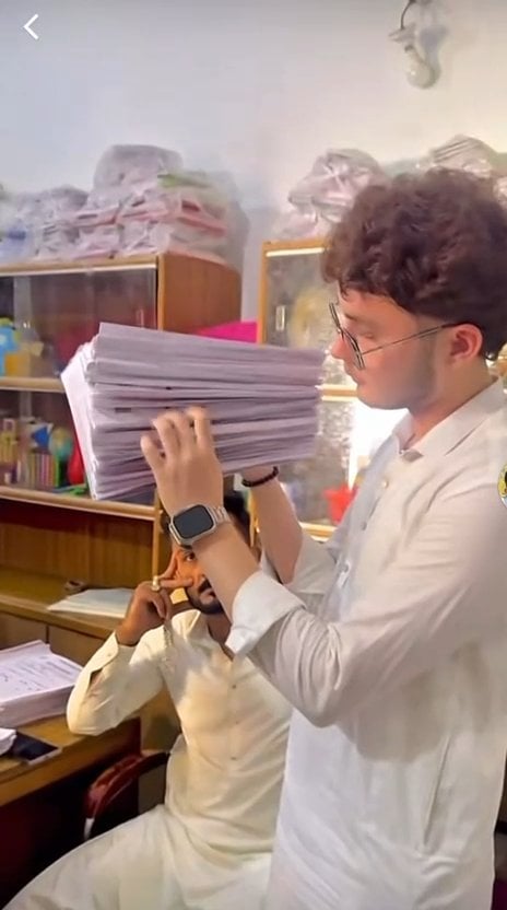 Karachi exams turned into chaos as TikTokers enter centers -1